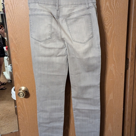 NWOT - Chico's - Grey Jeans Size 0.5 (6 Regular) - Picture 4 of 5